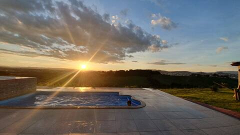 Chácara in Pouso Alegre with this lush view