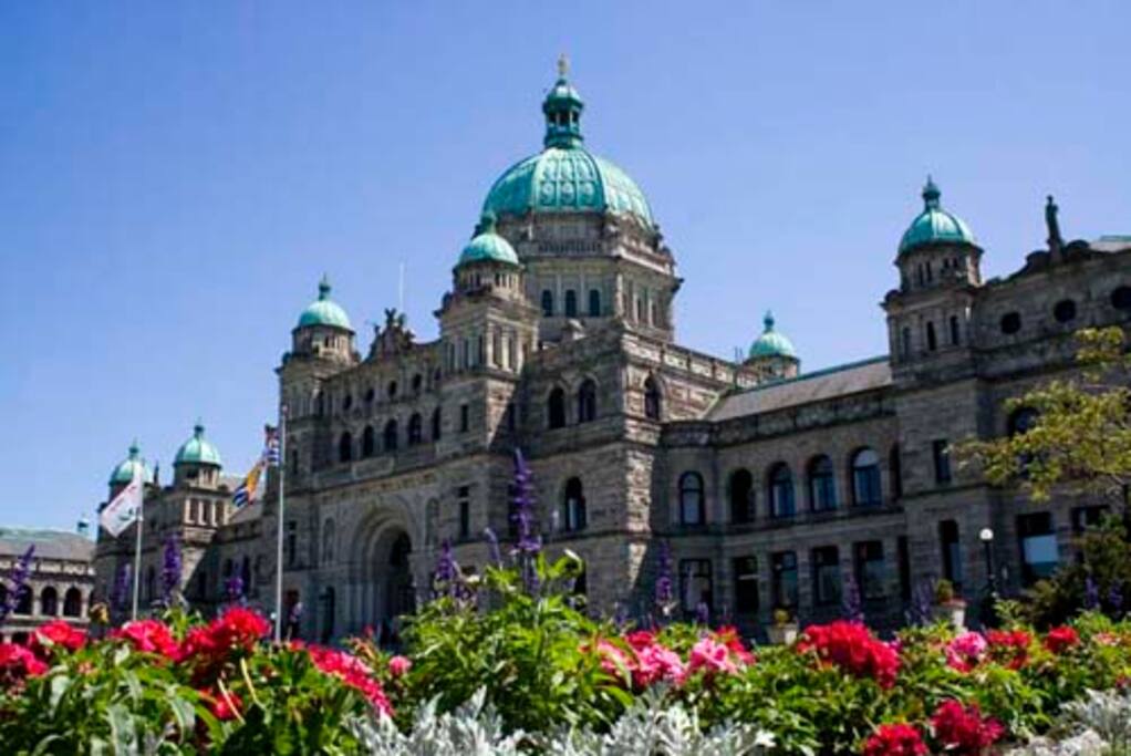 Just two blocks to the Inner Harbour!
