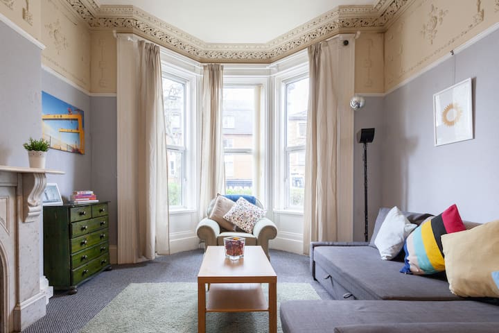 Charming Victorian Apartment in Excellent Location