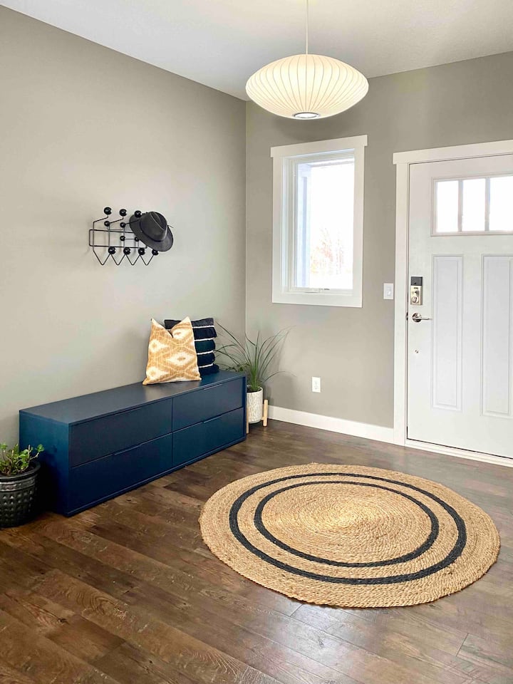 The Modern Sanctuary | 5 Br’s | 3mi Tpc | 2mi Nsc - Blaine, MN
