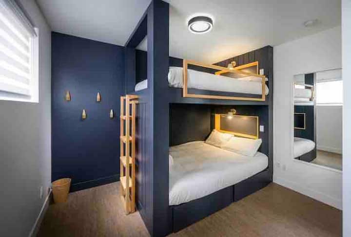 152 × 203 სმ ზომის ორსართულიანი საწოლი