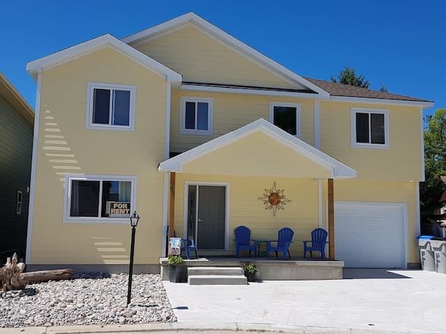 NEW 5 BEDROOM HOUSE IN GRAND BEND *** DOWNTOWN ***