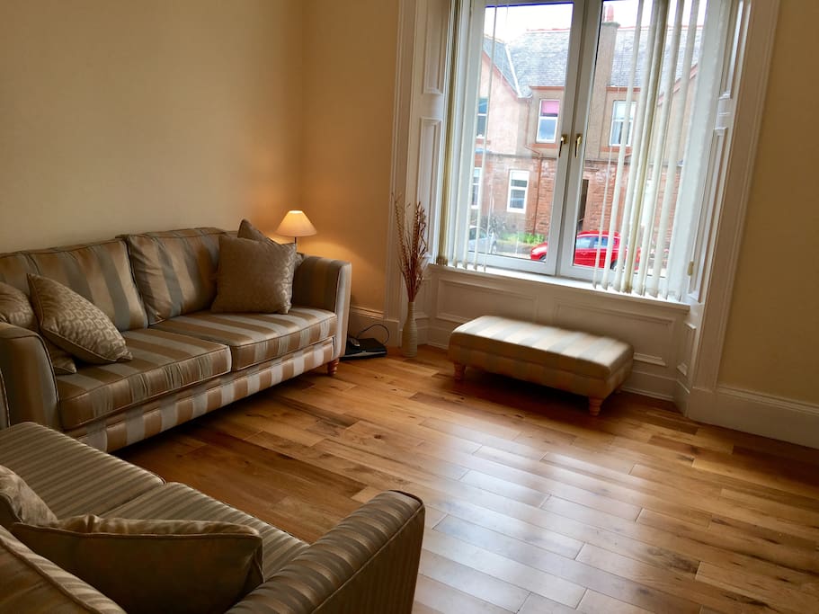 Light, spacious, lounge