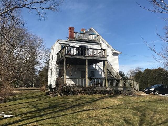 Newport, Vineyards, Beaches 10 minutes 12 beds gallery image 4