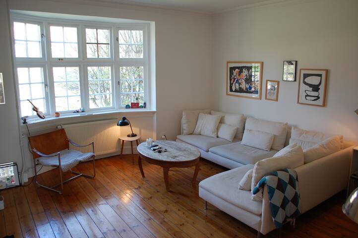 Close to the city – house & garden gallery image 3