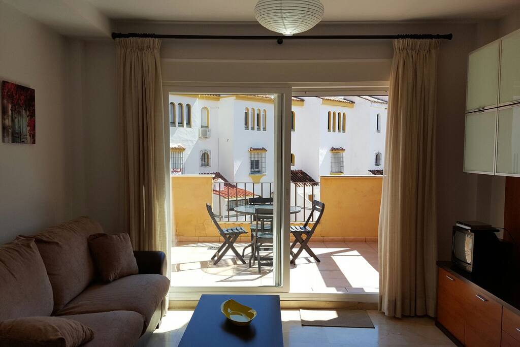Salotto con divano letto matrimoniale e terrazza abitabile