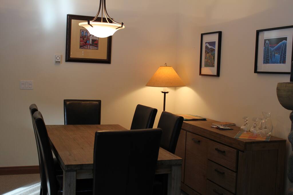 Dining area - lots of space for a big meal with friends!