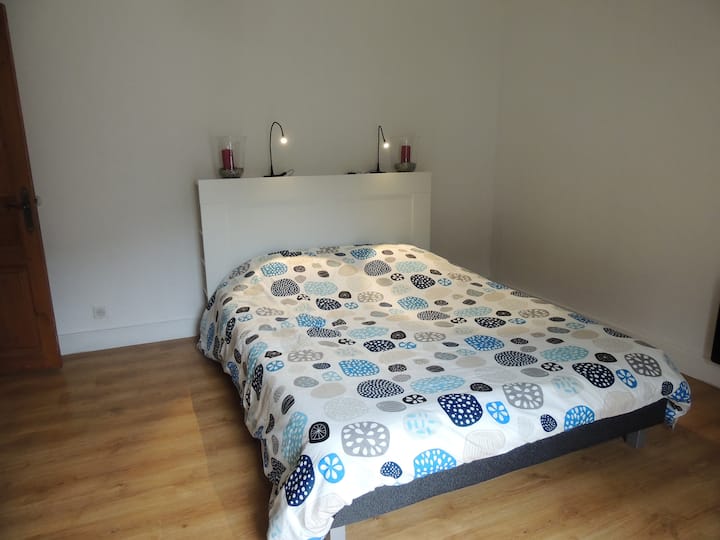 Spálňa 1 posteľ 160 x 200