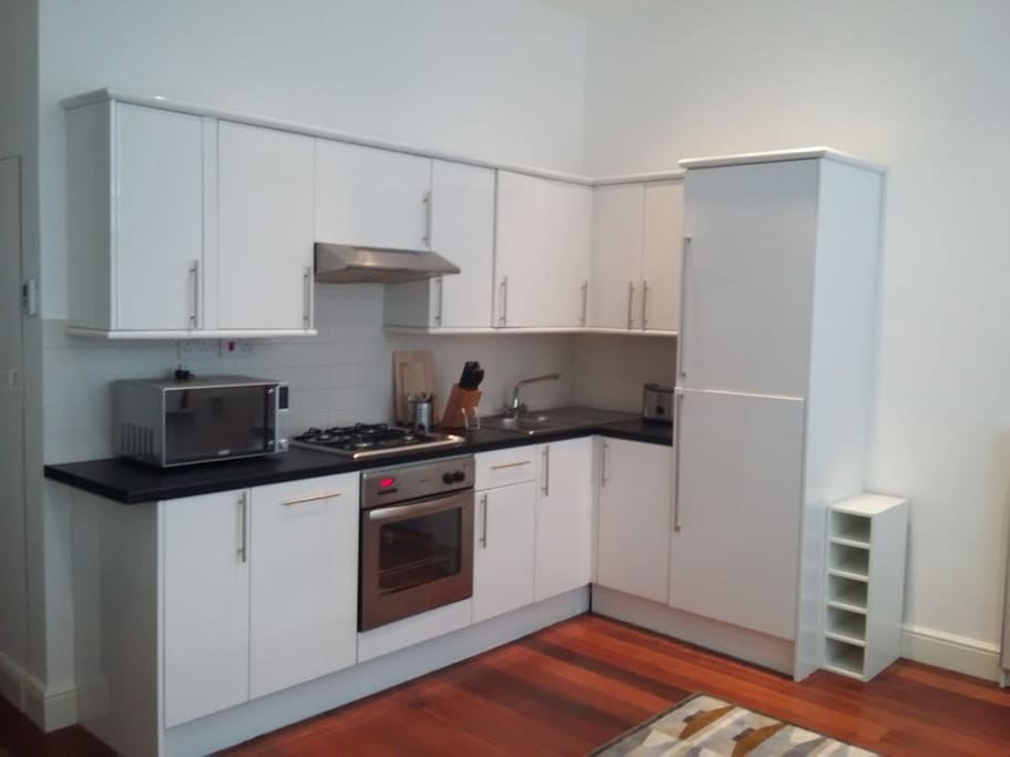 fully equipped kitchen eg, microwave,toaster,plates,pots,frying pans etc.