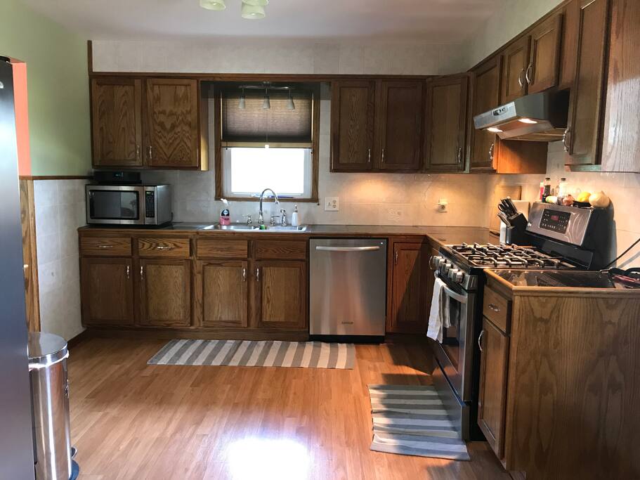 Fully furnished kitchen.