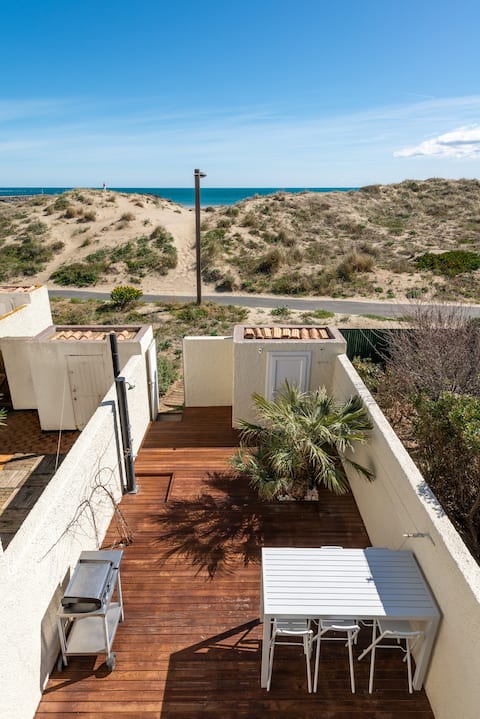 Charming 3br Beach Front Villa fully renovated