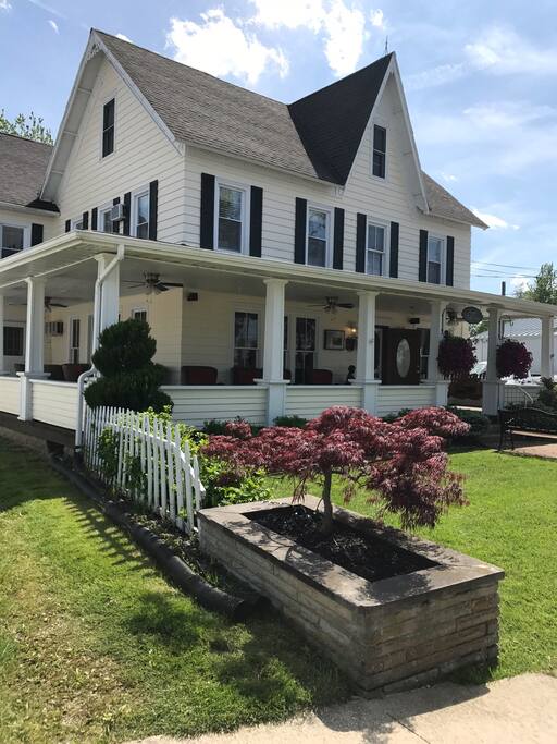 Pretty 1-Bedroom Suite with Private Entrance