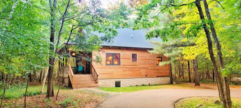 Private Modern Cabin w/Hottub on 11 acres!