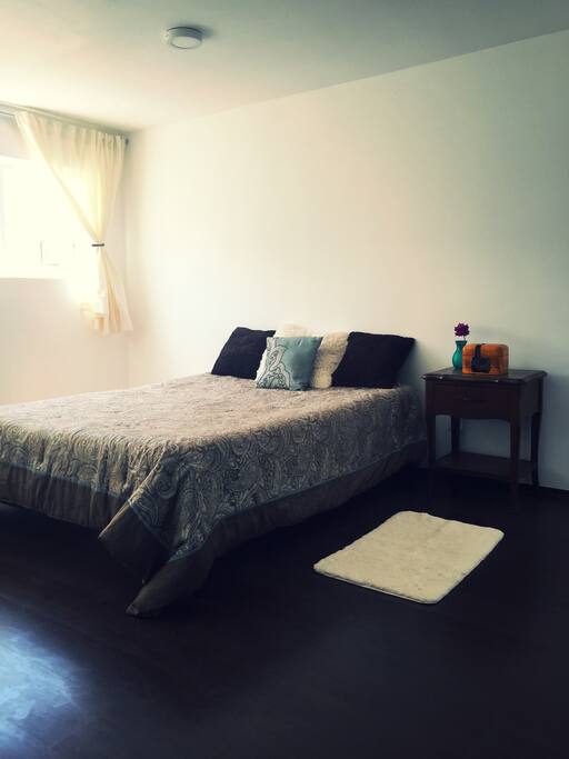 Esta sería tu habitación en el Depa....cálida y confortable