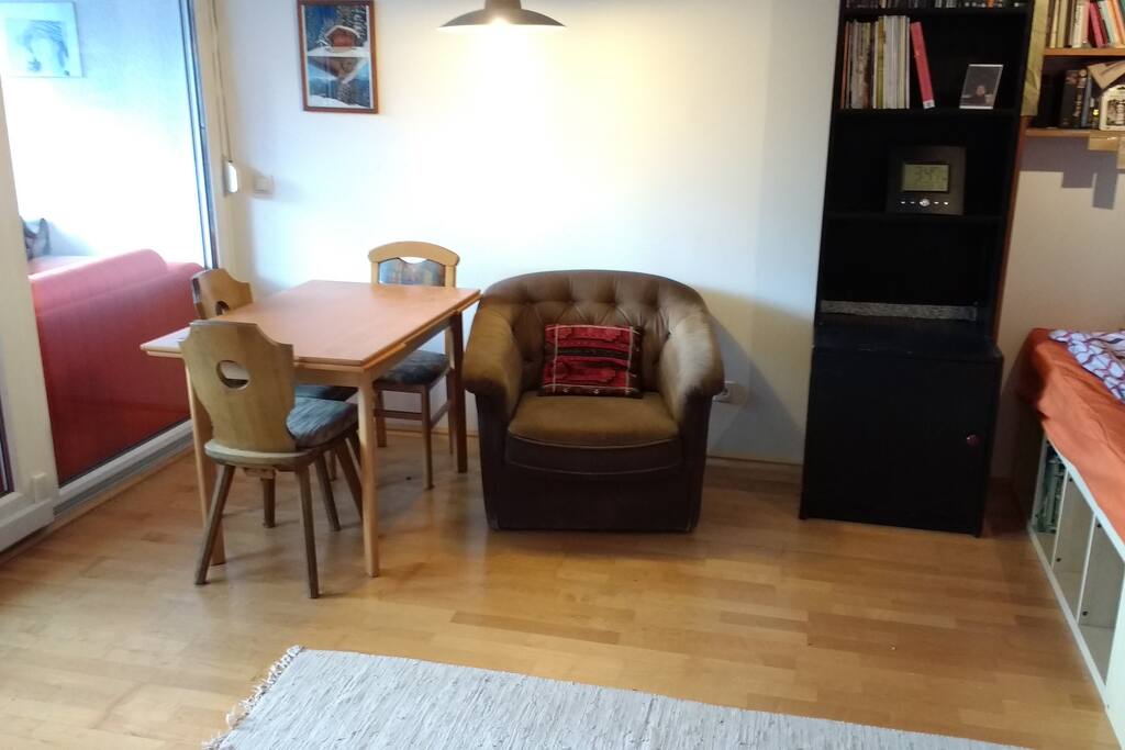 The armchair may have an ugly color, but it's very comfortable!