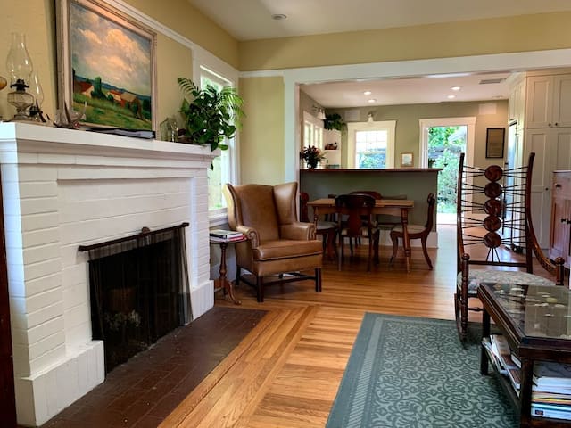 Lucky Find in heart of Palo Alto! gallery image 3