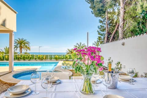 Incredible Villa with Pool and WIFI Ocean View