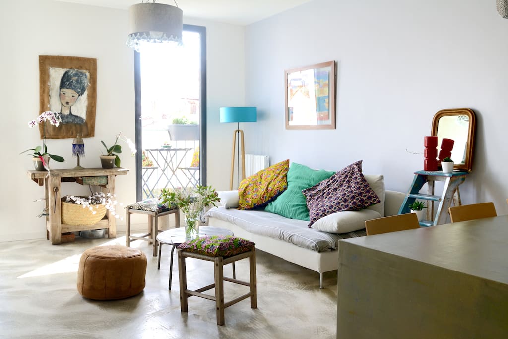 Salon cosy donnant sur Notre Dame de la Garde