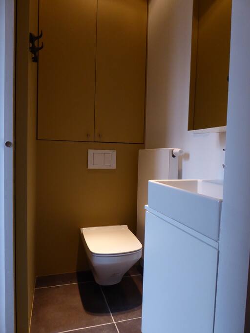Toilet 2