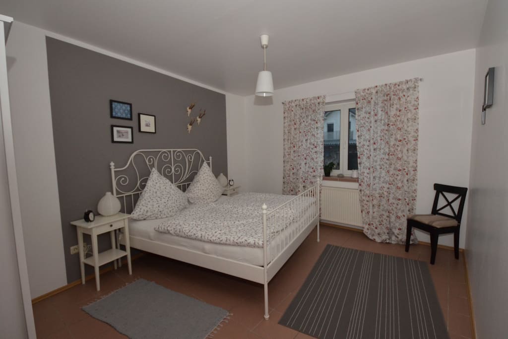 Schlafzimmer Nr.1 mit gemütlichem Doppelbett