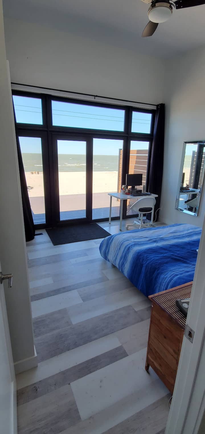 Queen Bedroom 2
