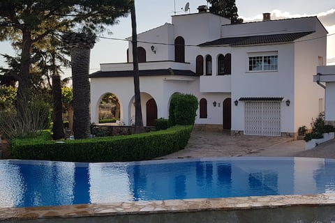 Casa Marisa villa with pool near the sea