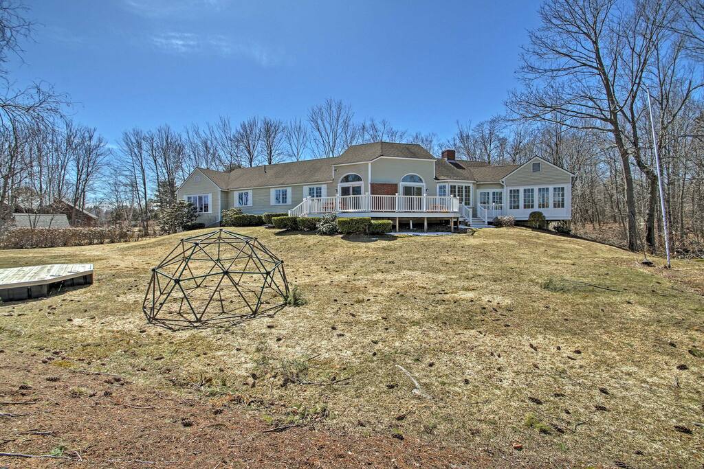 With an expansive backyard and 2 private beaches, this space is an outdoor oasis!
