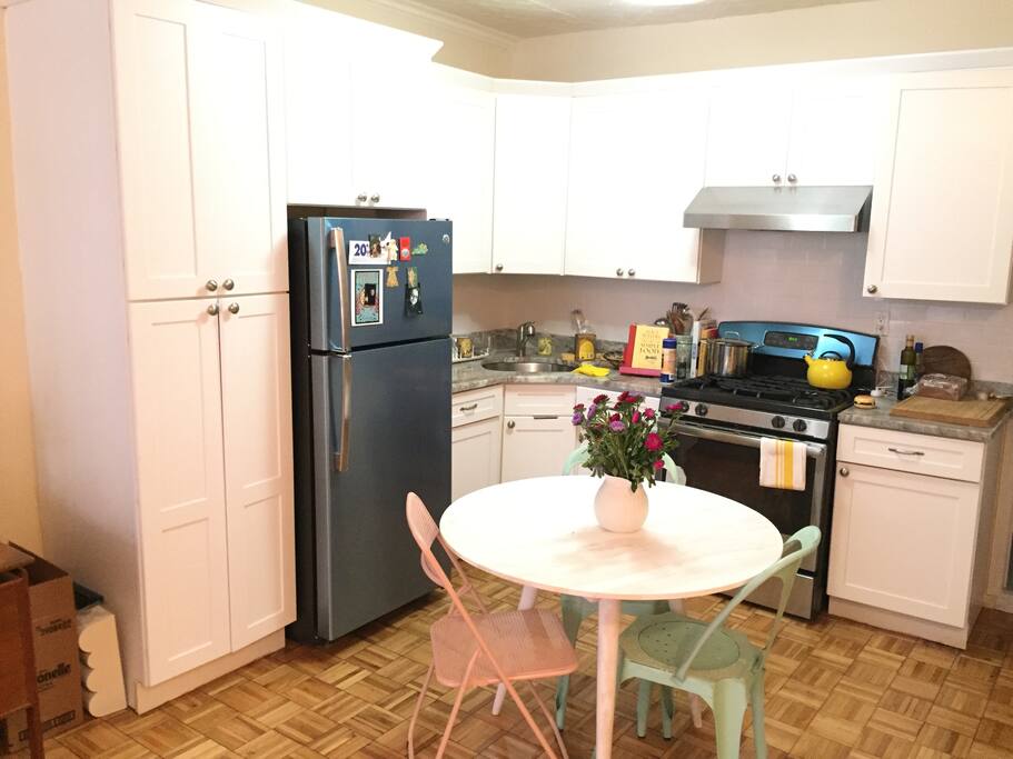 Fully stocked kitchen with breakfast nook