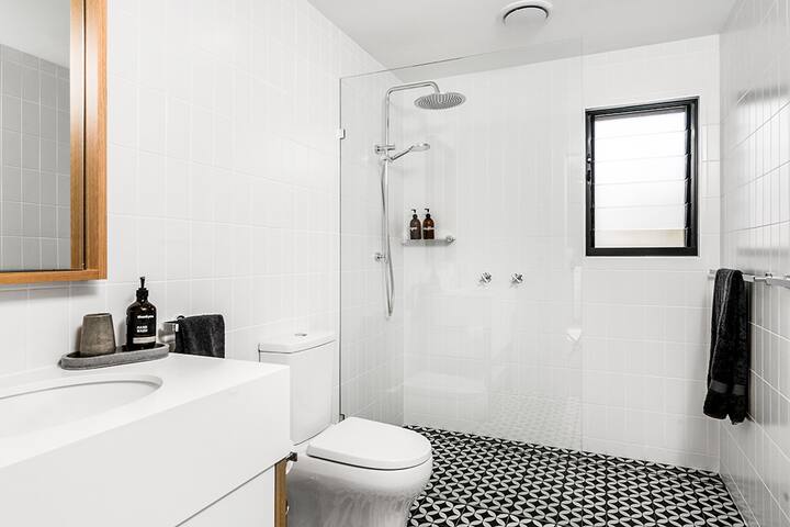 Lomani 10 – Luxury Family Home Pet Friendly gallery image 5