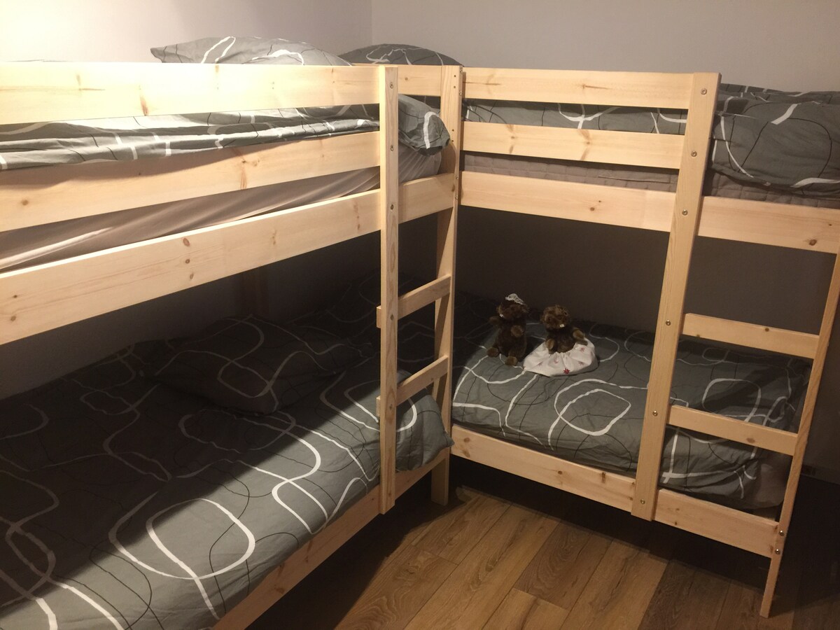 4 bunks 180 cm + WARDROBE