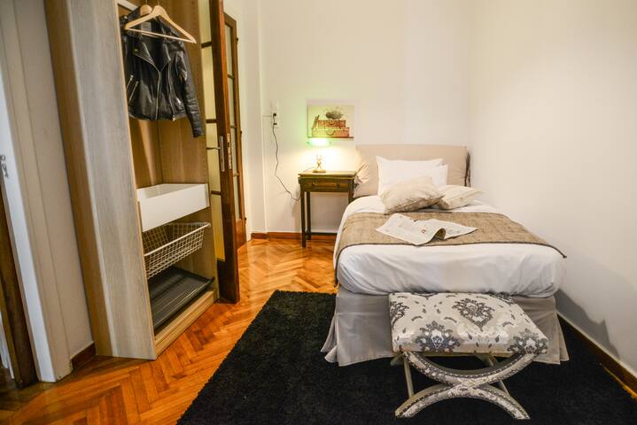 Deluxe Apt 1 – Center of Athens gallery image 3