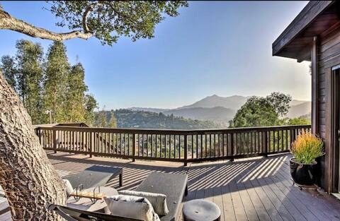 Scenic Sequoia: A Chic California Hillside Retreat