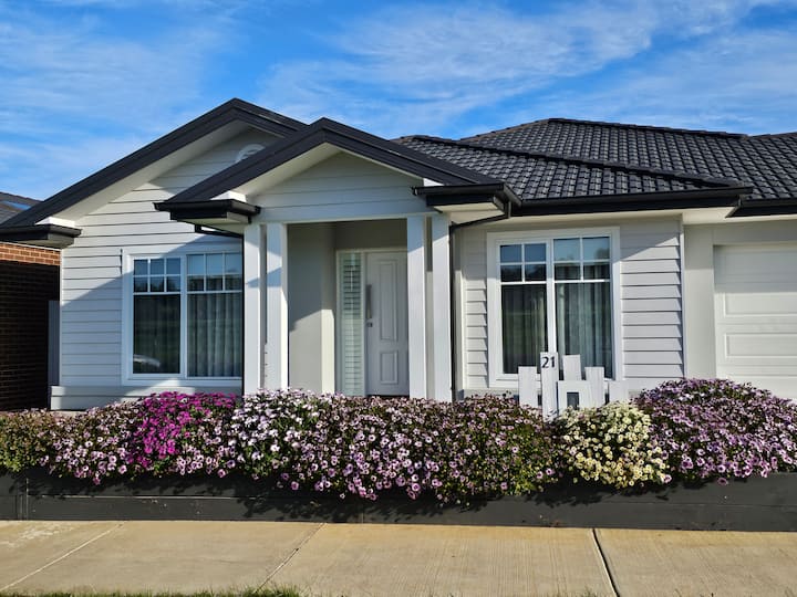 White House in Surf Coast Houses for Rent in Mount Duneed, Victoria