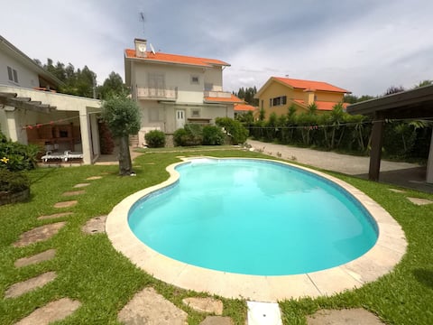 Valadas Guest House - 4-Bedroom Home with Pool