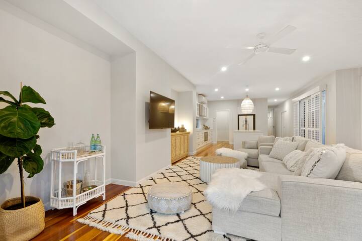 ARANA BEACHFRONT BEACH HOUSE-LUXURY COMFORT STYLE gallery image 5