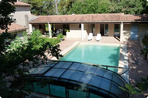 Villa sleeps 11, Pool, 4500m² , quiet