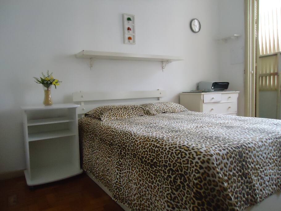 QUARTO COM SACADA