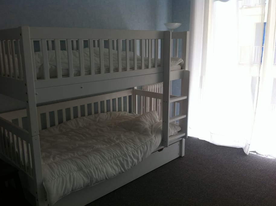 Chambre des enfants, avec son 3ème lit tiroir.