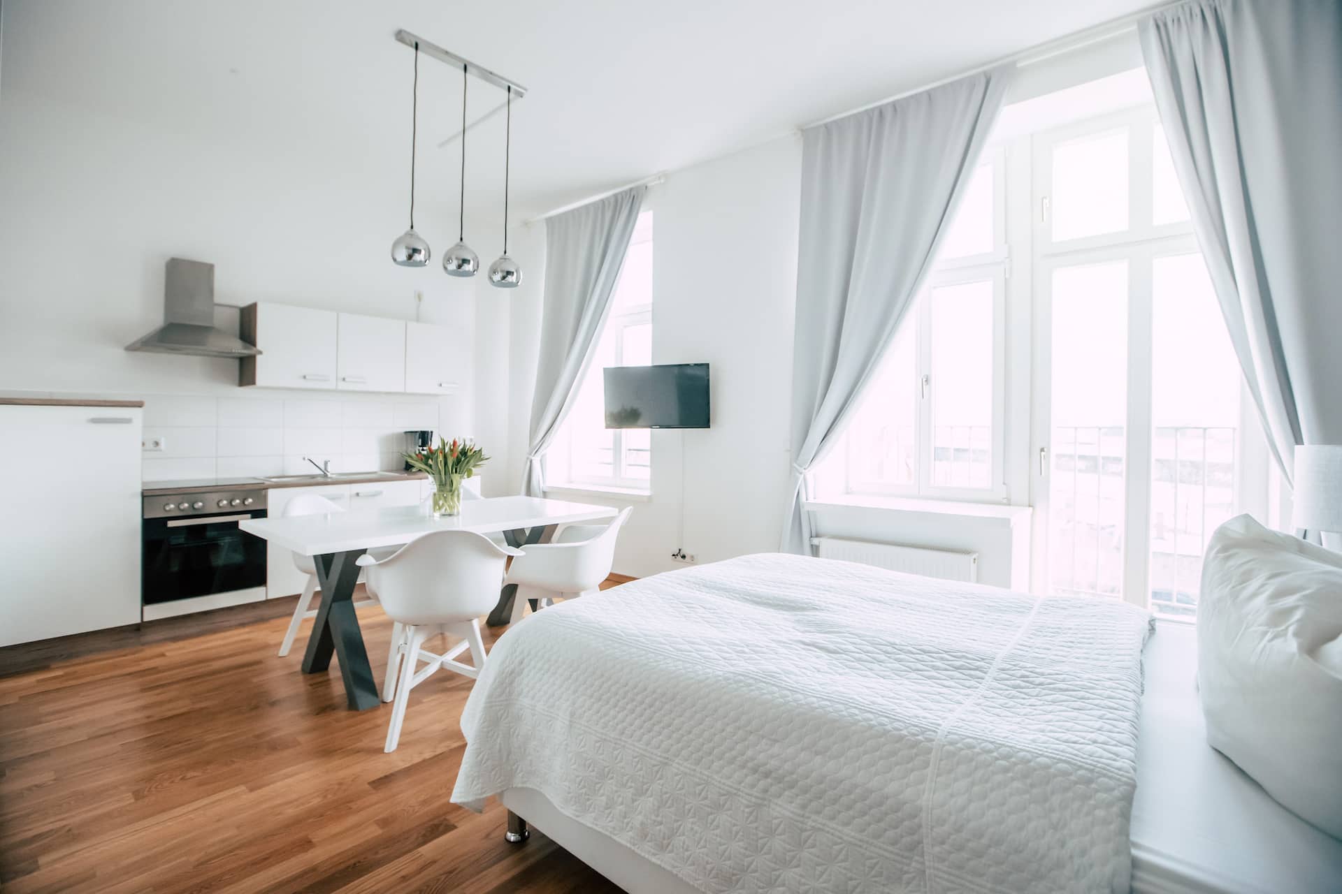 *Superior* Clear & open for 5 guests in the centre