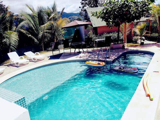 Jaco Bungalows, Nice POOL,Garden,A/C,surf lessons
