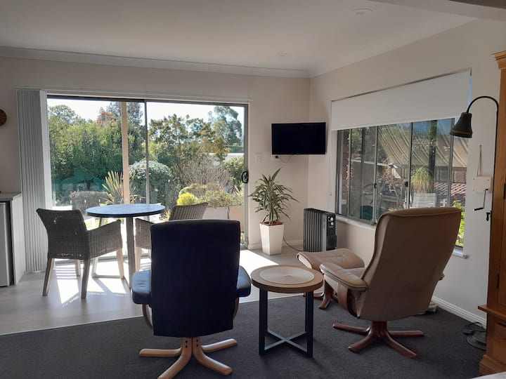 Self-contained Studio In Saratoga - Woy Woy