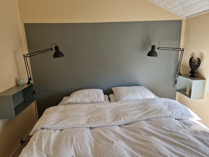 Soveværelse med King size elevationsseng