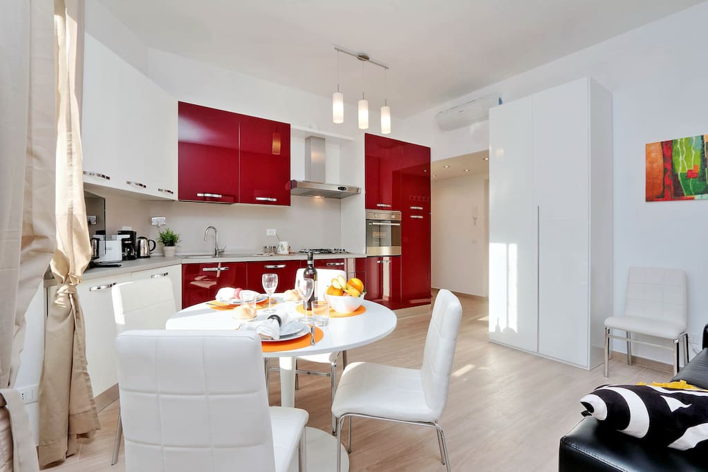 Rome Vacation Rentals Tasso: living room with table, sitting area and a fully equipped kitchen