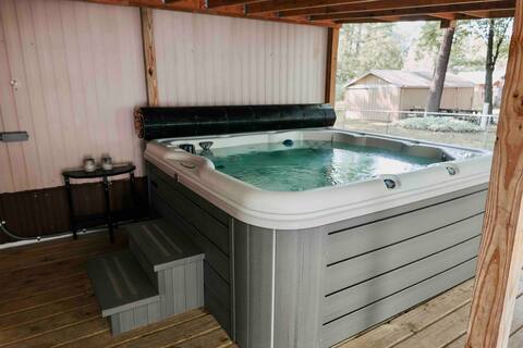 Hot Tub- ChateauTbone-Downtown-Indian River