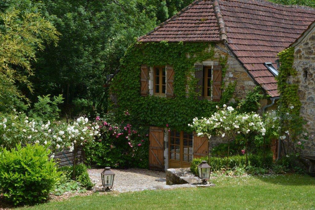 Exterior of Rouge