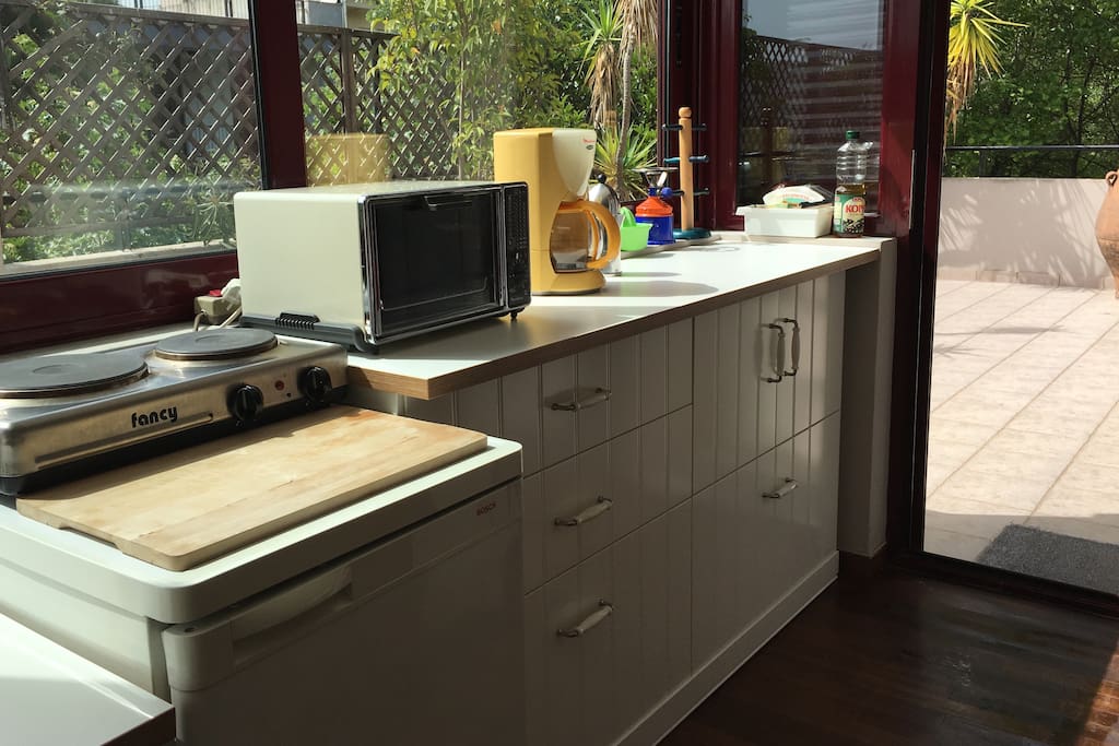 Fridge, two stoves, oven and three different coffee makers will satisfy every taste!