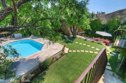 Village house with character -  Pool and lawn. AC