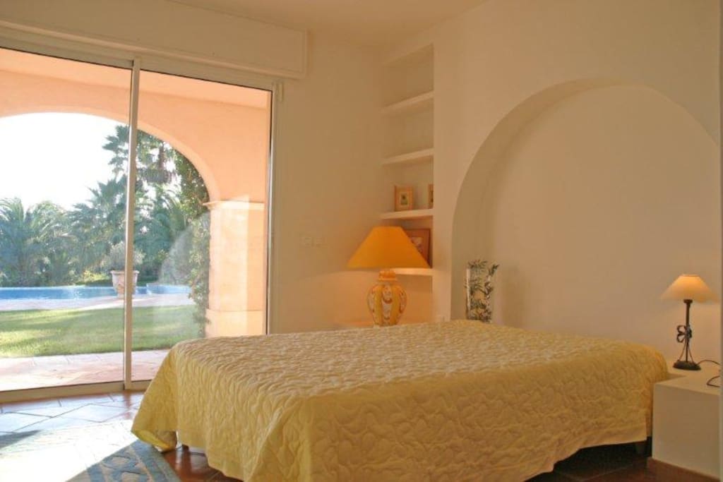 Chambre de 16m2 vue sur mer exceptionelle et vue sur Saint Tropez - Exposition Plein sud