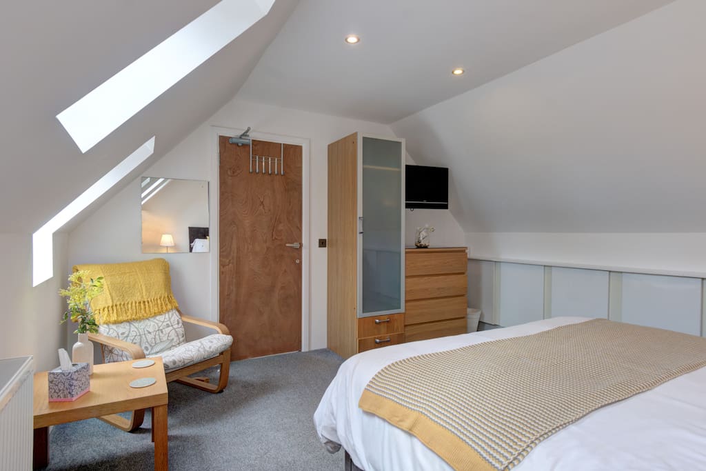King size bedroom