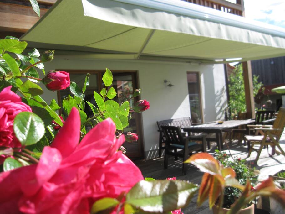 schöner Essplatz in der Sonne